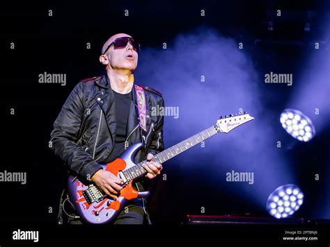 N Poles Italia Joe Satriani En El Augusteo Theater De