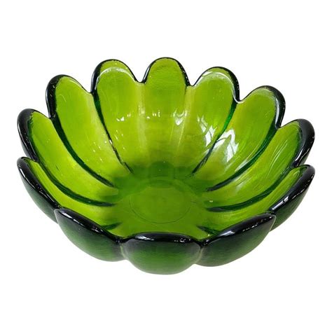 Vintage Green Glass Bowl In 2021 Vintage Green Glass Green Glass Bowls Green Glass