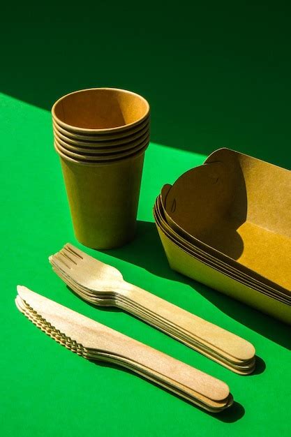 Premium Photo Wooden Forks And Paper Cups With Plates On Green