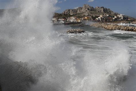 Actualités Vidéo de puissantes rafales de vent balayent le littoral