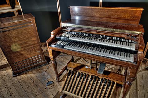 Hammond B3 Hdr Hdr Shot Of A Pretty Worn Out Dust Covered Flickr