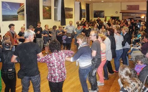 Maen en Dour Salle comble pour le fest noz Le Télégramme