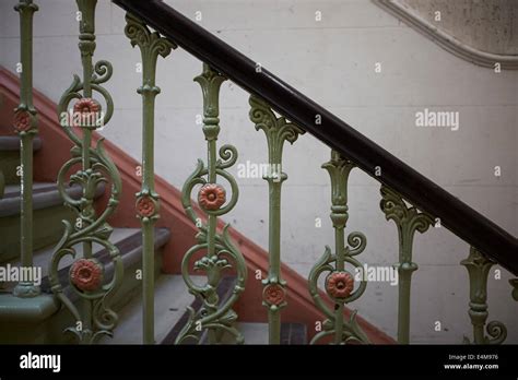 Victorian Metal Spindles For Stairs / Traditional Metal Staircases With ...