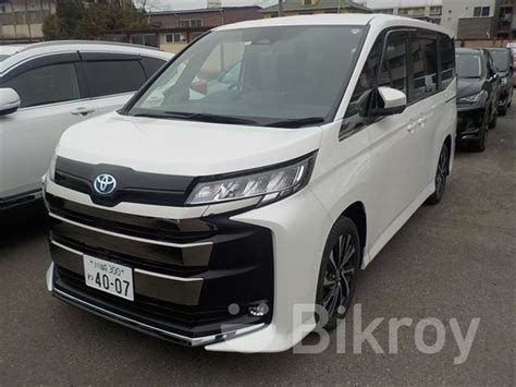 Toyota Noah Pearl 2023 for Sale in Baridhara | Bikroy