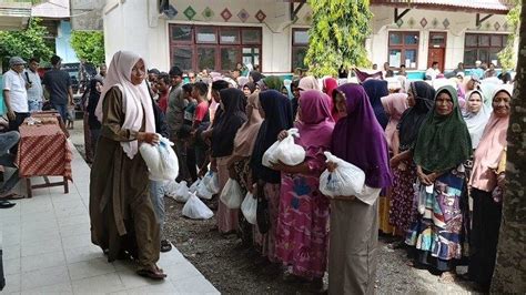 Jelang Idul Adha Medizaa Bagikan Paket Sembako Kepada Warga Kurang