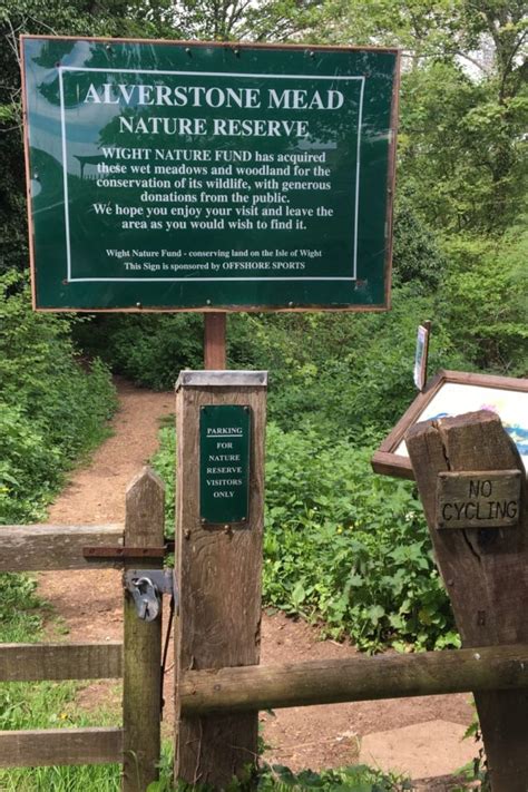 Dog Walk At Alverstone Mead · Isle Of Wight · Walkiees