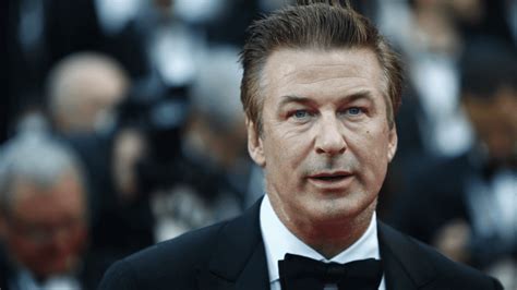 Esposa De Alec Baldwin Diz Que Marido Precisa De Espaço Após Acidente