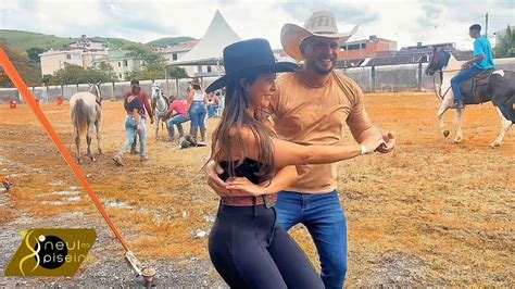 REI DO PISEIRO E SEU PAR DANÇANDO FORRÓ NA VAQUEJADA CASAL DANÇANDO