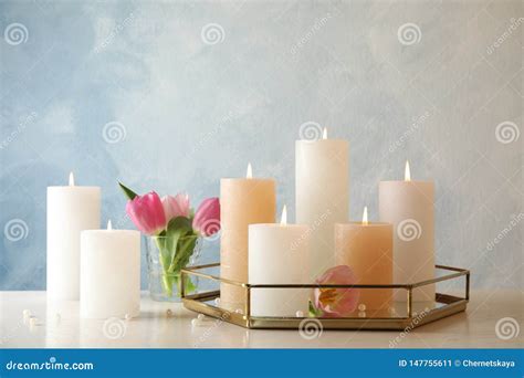 Composition Avec Les Bougies Br Lantes Sur La Table Image Stock Image