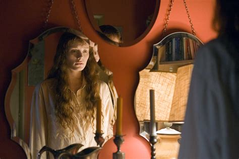 Lady In The Water 2006 Cast Crew Synopsis And Movie Info