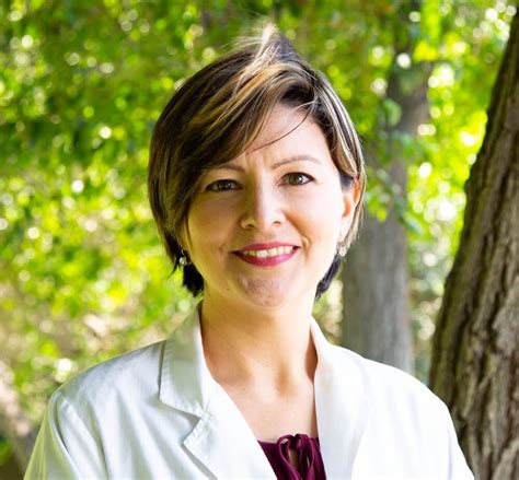 Cómo, Cuándo y Dónde Poner una Foto en el Currículum 