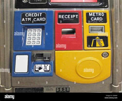 Metrocard vending machine Stock Photo - Alamy