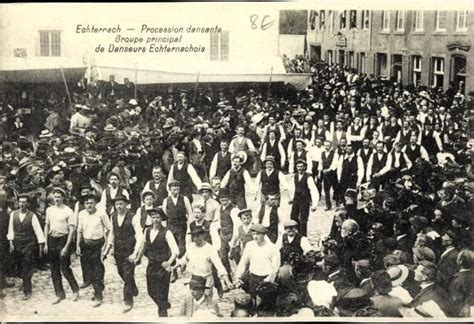 Ansichtskarte Postkarte Echternach Luxemburg Procession Dansante