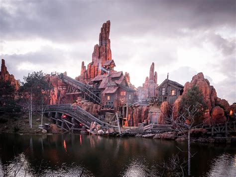 Présente mais discrète les musiques des Parcs Disney DLRP