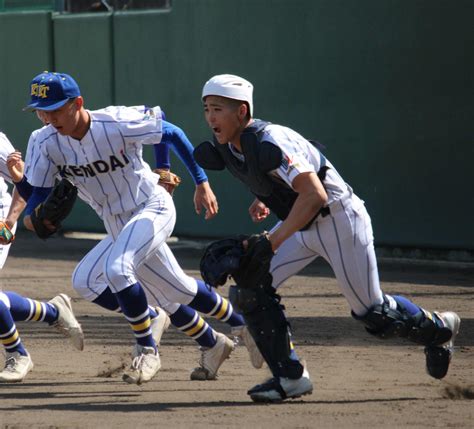 センバツv健大高崎、8回コールド勝利で初戦突破 左右ダブルエースと箱山遥人らベンチ入りせず 高校野球写真ニュース 日刊スポーツ