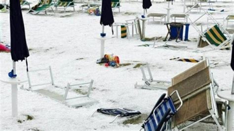 Maltempo Grandinata A San Benedetto Del Tronto Spiaggia Imbiancata