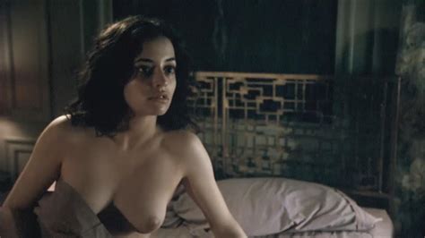 Emmanuelle Vaugier Desnuda En Hysteria