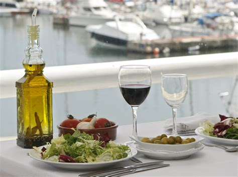 Benefits Of Mediterranean Diet: High Fats, Fish, Vegetables And Nuts ...