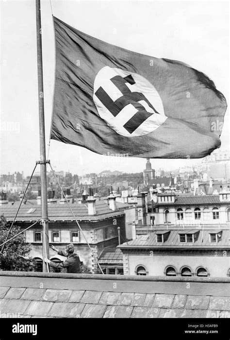 La Bandera A Media Asta Por Paul Von Hindenburg En La Embajada Alemana En Londres 1934