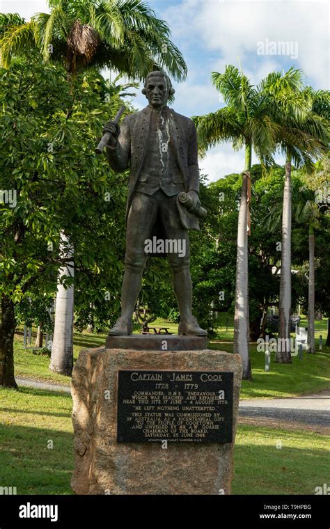 Captain James Cook Statue Cooktown Queensland Stock Photo Alamy