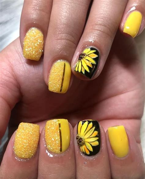 Beautiful Acrylic Short Sunflower Nails Art Designs In Summer Lily