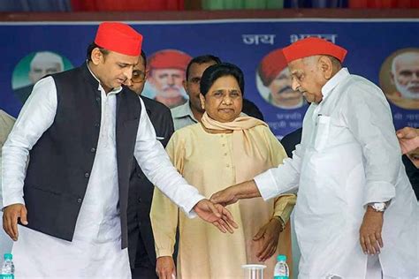 Mayawati Vs Akhilesh Yadav Vs Shivpal Yadav When Mulayam Singh Brother Take A Dig Of Dimple