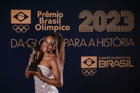 Rebeca Andrade Faz Hist Ria E Conquista Pr Mio De Atleta Do Ano Pela