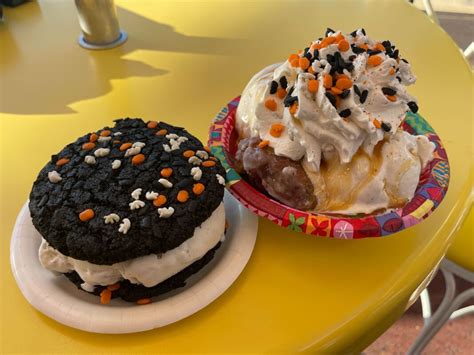 REVIEW Apple Fritter Sundae Customizable Halloween Ice Cream Cookie