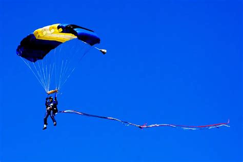 Dude In Omaha Sets Record By Skydiving NAKED 60 Times In 24 Hours