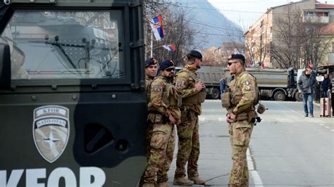 Zgjedhjet në Beograd Serbët e Kosovës u drejtohen kutive të votimit