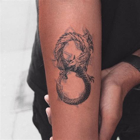 Tatuagem ouroboros 77 inspirações para uma tattoo cheia de significado