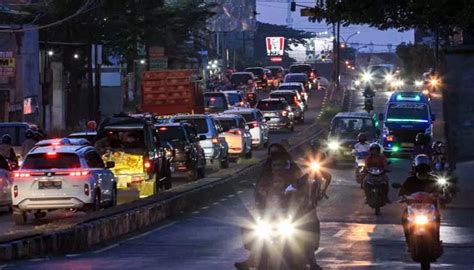 H Lebaran Arus Lalu Lintas Jalur Surabaya Malang Padat Merayap