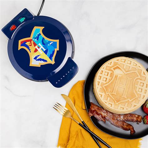 Harry Potter Hogwarts Checkmate Waffle Maker Redstring B B