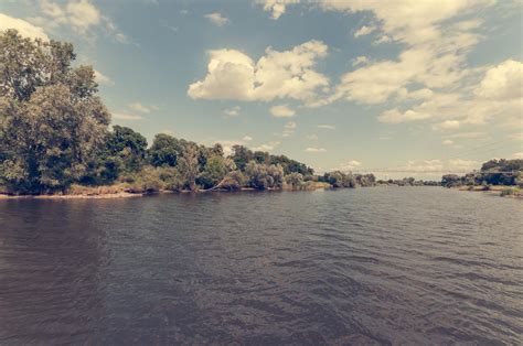 Czerwony alert hydrologiczny na Odrze Pod Wrocławiem woda może