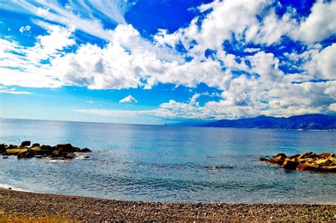 Il Cielo Si Confonde Nel Blu Del Mare Splendida Vista Dal Lungomare Di