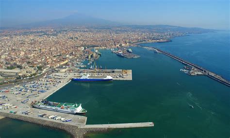 Porto Di Catania Storia Progetti Spensieratezza E Libera Riflessione