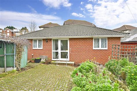 Moorgreen Road Cowes Isle Of Wight 2 Bed Detached Bungalow 259 950