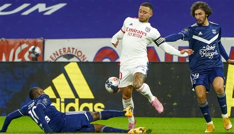 Foto Tekuk Bordeaux Lyon Geser Psg Dari Puncak Klasemen Liga Prancis