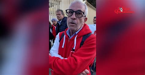 Manifestanti Cgil A Cagliari Fermano Meloni Il Segretario La Premier