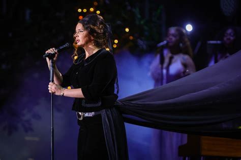 Lana Del Rey Usa Vestido De R 25 Mil Para Show No Mita Festival Em Sp