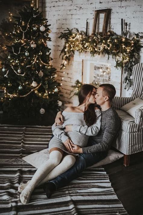 50 Creative Christmas Maternity Photoshoot Ideas And Outfits 2023