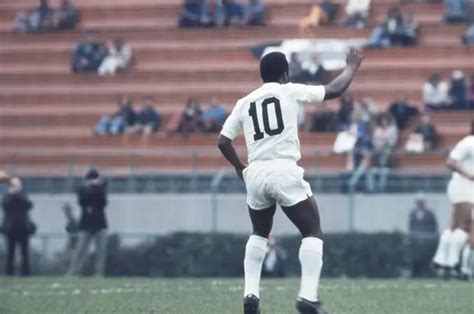 Aposentar ou não a camisa 10 no Santos Saiba qual era o desejo de Pelé