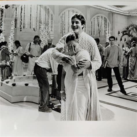 Amitabh Bachchan And Jaya Bachchan's Unseen Romantic Picture From Sets ...