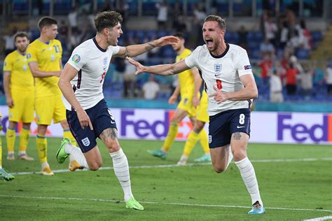 Inglaterra gana 4 a 0 ante Ucrania durante el partido de fútbol de