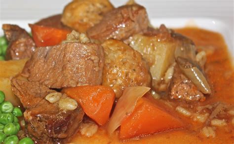 Slow Cooked Beef Casserole And Dumplings