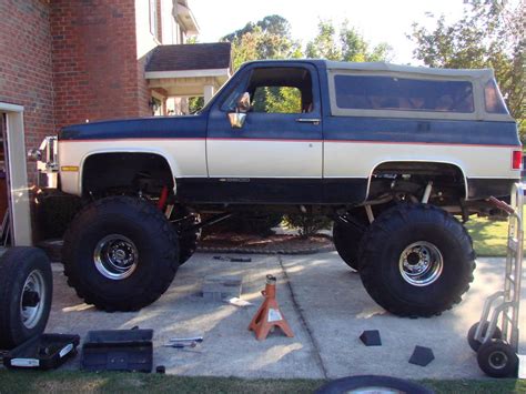 Mr lowrider305: lifted 73-87 Chevy trucks