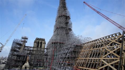 La catedral de Notre Dame recupera la aguja cuatro años después de su