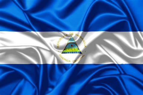 Bandeira Da Nicarágua Agitando Fundo De Textura De Cetim De Perto Foto Premium