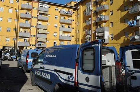 Blitz Della Polizia A Rancitelli Arrestata Mentre Vende Droga In Un