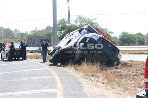 Camioneta Blindada Casi Vuelca En Curva